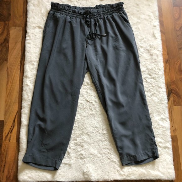 Torrid grey blue cropped crepe pants size 1 - Picture 2 of 8